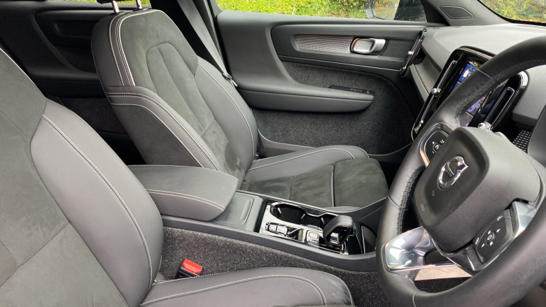 Volvo XC40 2.0 B3P Plus Dark 5dr Auto Petrol Estate